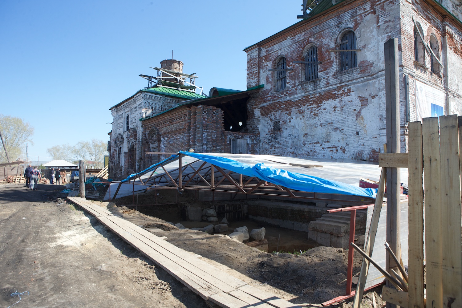 Енисейск красноярский край. Красноярский край город Енисейск памятник. Енисейск Баландина. Енисейск отреставрированный. Г Енисейск Красноярского края фото.